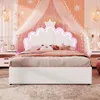 A child's bedroom with a bed, nightstands, and decorative elements. Anteprima dell’immagine prodotto