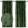 Two green velvet curtains with a gold textured pattern, displayed on a white background. A circular inset shows a close-up of the fabric texture. Voir les images du produit