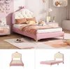 A child's bedroom with a pink upholstered bed. Anteprima dell’immagine prodotto