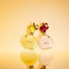 Two Marc Jacobs perfumes, Honey and Dot, are displayed against a yellow gradient background. Produktbild-Vorschau