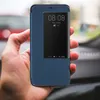 A hand holding a dark blue flip cover for a Huawei Mate 20 Pro, with the phone's screen displaying the time and date. Anteprima dell’immagine prodotto