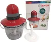 A red and gray Bosch food chopper is shown next to its packaging. Voir les images du produit