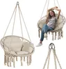 A collage of a hanging chair with a person sitting in it and a close-up of the chair's suspension. Voir les images du produit