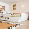 A child's bedroom with a white bed, rug, and shelves. Anteprima dell’immagine prodotto