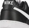 A close-up view of the heel of a black Nike Court Vision Low sneaker. Podgląd zdjęcia produktu