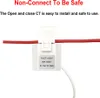 A current sensor clamped around a red wire, with text overlays describing its features. Náhled obrázku produktu