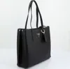 Guess Meridian Dreieck Logo Shopper Tasche In Schwarz für Produktbild-Vorschau 26