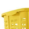 A close-up shot of the top edge of a yellow laundry basket. Voir les images du produit