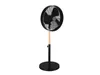 A black and wood stand fan is shown against a white background. Voir les images du produit