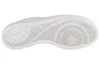 The sole of a white sneaker is shown from an underneath view against a white background. Voir les images du produit