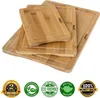 A set of three bamboo cutting boards stacked on top of each other, with marketing badges at the bottom. Produktbild-Vorschau
