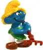 Schleich 21009 - Spielfigur, Gärtner Schlump mit Harke Produktbild-Vorschau 1