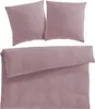 A mauve-colored duvet cover and two pillowcases are neatly folded and arranged on a white background. Produktbild-Vorschau