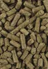 A close-up, overhead view of many small, brown, cylindrical pellets, likely animal feed or bedding. Produktbild-Vorschau