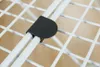 A close-up view of a black clip holding together two white bars of a drying rack. Anteprima dell’immagine prodotto