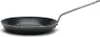 A black cast iron frying pan with a silver handle is shown against a white background. Voir les images du produit