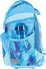 A close-up side view of a blue backpack with a water bottle in a side pocket. Podgląd zdjęcia produktu