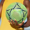 Football réfléchissant pour les pieds, fluorescent, brille Voir les images du produit 3