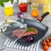 A square grill pan with a steak and vegetables, with other ingredients in the background. Anteprima dell’immagine prodotto