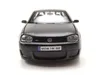 A front view of a black Volkswagen Golf R32 model car. Voir les images du produit
