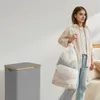 SONGMICS Koš na prádlo s víkem, 90 l, vyjímatelný sáček na Náhled obrázku produktu 6