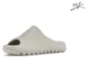 Yeezy YZY Slide YS-01, couleur crème, taille US 10 - EU Voir les images du produit 3