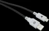 A black USB cable with white connectors on a black background. Anteprima dell’immagine prodotto
