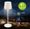 A portable LED table lamp is shown in a nighttime outdoor setting with a starry sky, a tent, and people in the background. Feature icons and text are overlaid on the image. Anteprima dell’immagine prodotto