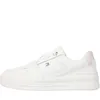 A side view of a white Tommy Hilfiger women's sneaker with a pink accent on the heel. Náhled obrázku produktu