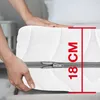 Hands are shown holding and indicating the thickness of a white mattress. Produktbild-Vorschau