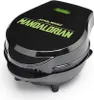 A black waffle maker with "Star Wars The Mandalorian" branding. Náhľad obrázku produktu