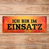 Feuerwehrmann ist im Einsatz oder Zuhause Wendeschild mit Produktbild-Vorschau 7
