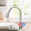 A kitchen faucet with dimensions and feature callouts in a kitchen setting. Podgląd zdjęcia produktu