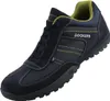 Auf dem Bild ist ein blauer Freizeitschuh zu sehen der von der Seite abgebildet ist. Der Schuh hat eine sportliche Form und eine helle Sohle die einen hohen Kontrast zur oberen Farbe bildet. Produktbild-Vorschau