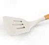 Close-up of a white silicone spatula with a wooden handle. Náhled obrázku produktu