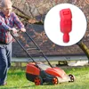 An older man is mowing his lawn with a red and black lawnmower. A close-up inset shows a red connector piece. Produktbild-Vorschau