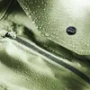 A close-up of a green fabric with water droplets on it, showing a zipper and a button. Anteprima dell’immagine prodotto