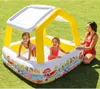 Piscine gonflable pour enfants dans le jardin avec abri Voir les images du produit 32