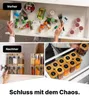 Vorher-Nachher-Collage, die unordentliche Gewürze in einer Schublade und dann ordentlich in klaren Glasgläsern mit Bambusdeckeln in einem Schrank und einer Schublade organisiert zeigt Anteprima dell’immagine prodotto