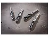 Four metal drill bits are arranged on a textured gray surface with metal shavings scattered around. Produktbild-Vorschau