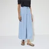 A person wearing light blue culottes and copper Birkenstock sandals against a white background. Produktbild-Vorschau