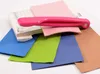 A pink paper trimmer and several pieces of colored paper are arranged on a white surface. Anteprima dell’immagine prodotto