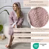 Detailansicht Plüsch Sherpa Material, Kinder Bademantel Wendefunktion, superweich und warm, Farbe Al Produktbild-Vorschau
