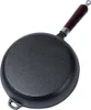 A cast iron frying pan with a wooden handle is shown from a top-down angle against a white background. Voir les images du produit
