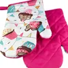 A pair of oven mitts with a cupcake pattern. Anteprima dell’immagine prodotto