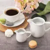 Pichet élégant en porcelaine avec poignée et bec verseur Voir les images du produit 2