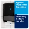 Tork - Distributeur d'essuie-mains H3 C/Z Pliage vous noir Voir les images du produit 2