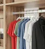 Sametové ramínka bílá 100 kusů se zlatými háčky – elegantní Náhled obrázku produktu 9