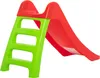 A red and green plastic children's slide against a white background. Anteprima dell’immagine prodotto