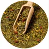 A close-up view of loose-leaf tea with a wooden scoop. Produktbild-Vorschau